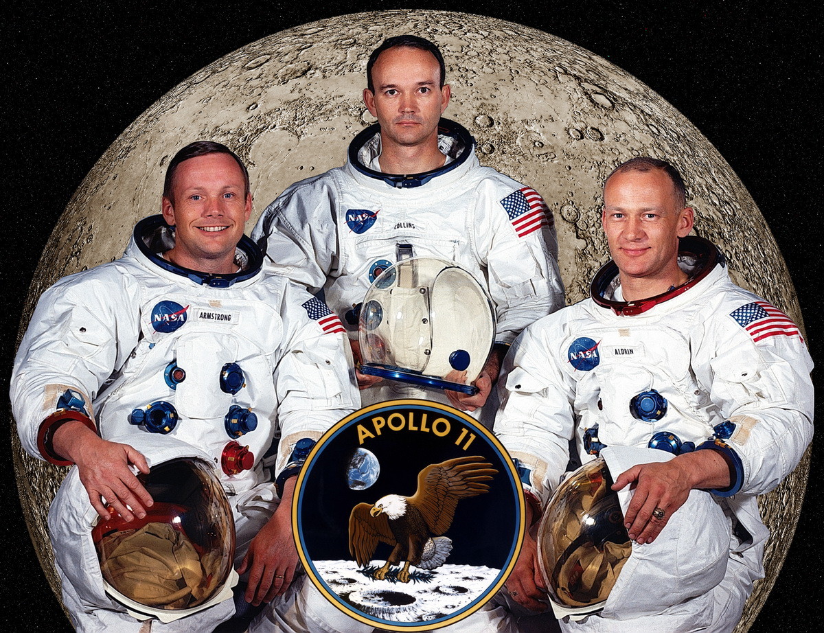 портрет экипажа Аполлона-11 со шлемами