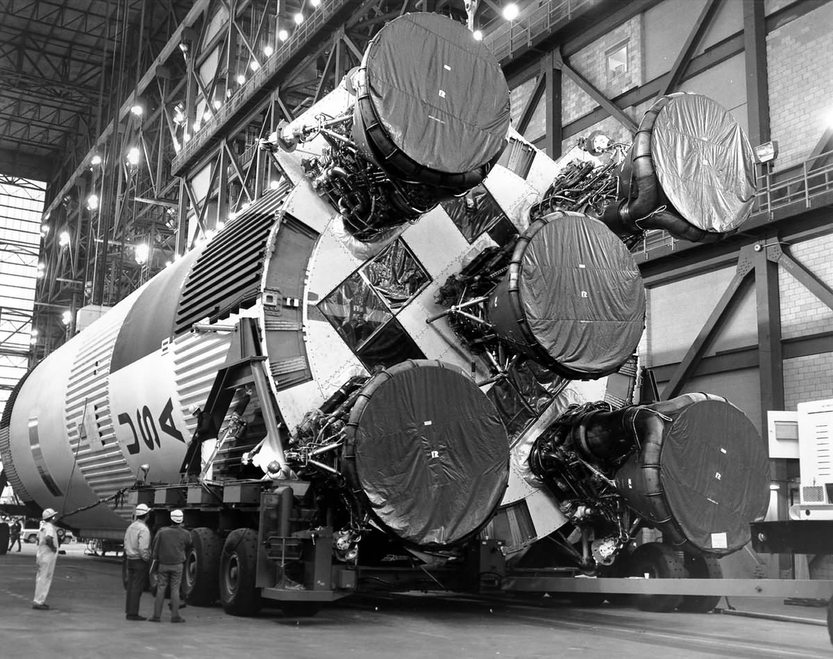 Первая ступень ракеты Сатурн-5