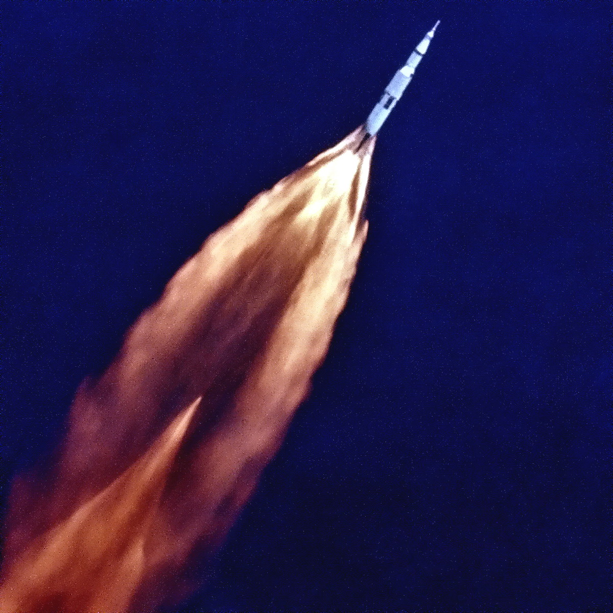 Сатурн-5 перед разделением ступеней