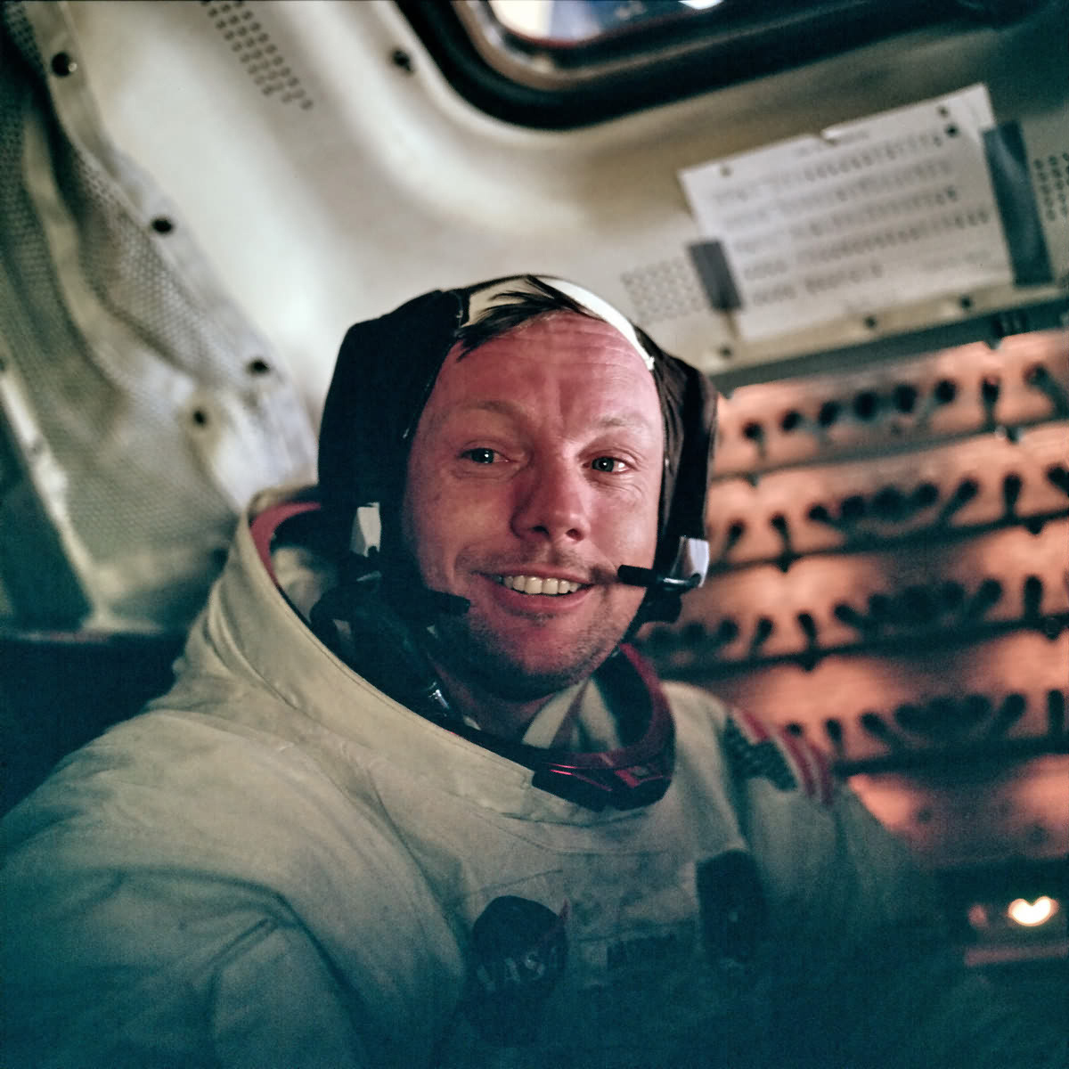 Нил Армстронг сразу после исторической прогулки по Луне