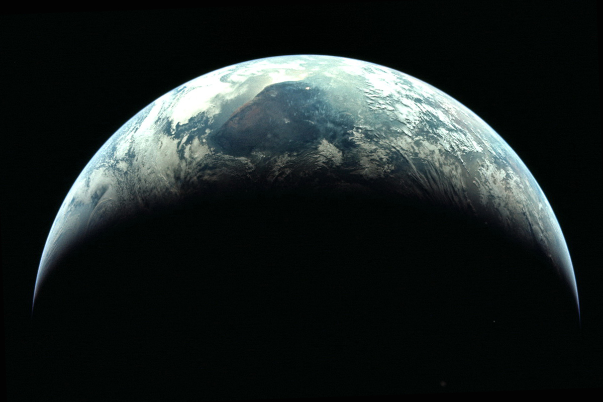Аполлон-11 приближается к Земле