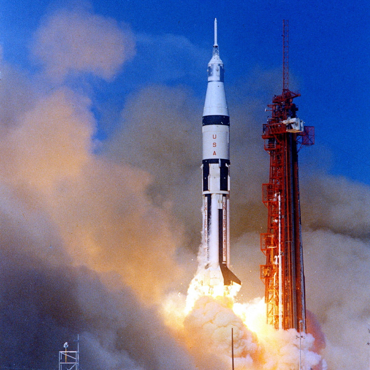 Аполлон-7 отправляется на орбиту
